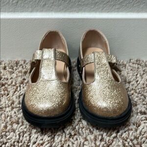 Cat and Jack Glitter Gold Mary Jane shoes, size 9 (toddler)